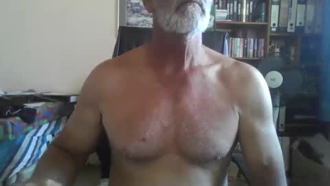 Snapshot of bobbgud chatting on 10/21/25, 01:45 Bobbgud online show from 10/21/25, 01:45