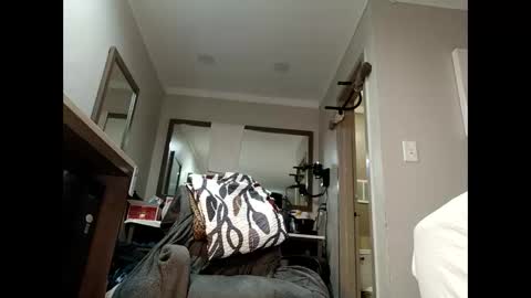 Snapshot of bobbiebone chatting on 11/25/25, 04:18 bobbiebone and company online show from 11/25/25, 04:18