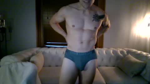Snapshot of bobbybuff0758357 chatting on 09/22/25, 09:28 BobbyBuff0 online show from 09/22/25, 09:28