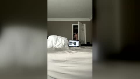 Snapshot of boboutte chatting on 04/17/26, 03:26 boboutte online show from 04/17/26, 03:26