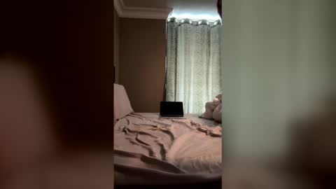 Snapshot of boboutte chatting on 04/19/26, 05:01 boboutte online show from 04/19/26, 05:01