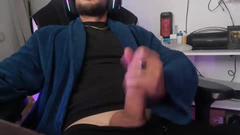 Snapshot of bodyking69 chatting on 01/17/25, 07:27 bodyking69 online show from 01/17/25, 07:27