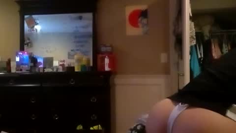 Snapshot of bodyyattiyatti chatting on 09/24/25, 12:03 Sailorartemis online show from 09/24/25, 12:03