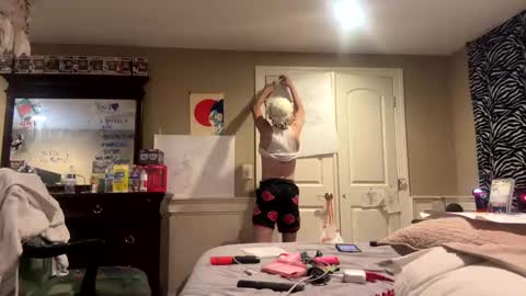 Snapshot of bodyyattiyatti chatting on 10/04/25, 08:51 Sailorartemis online show from 10/04/25, 08:51