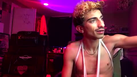 Snapshot of bodyyattiyatti chatting on 11/27/25, 05:31 Sailorartemis online show from 11/27/25, 05:31