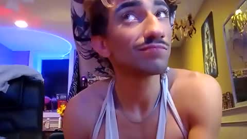 Snapshot of bodyyattiyatti chatting on 11/29/25, 07:55 Sailorartemis online show from 11/29/25, 07:55