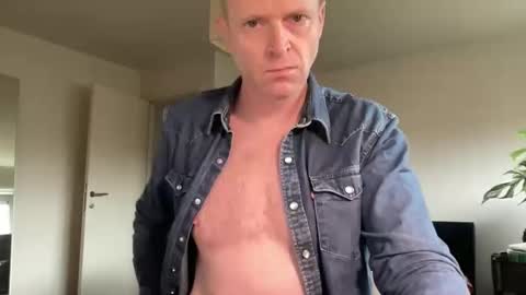 Snapshot of boegieboy76 chatting on 11/14/25, 09:19 ask me online show from 11/14/25, 09:19