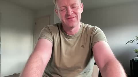 Snapshot of boegieboy76 chatting on 11/25/25, 08:47 ask me online show from 11/25/25, 08:47