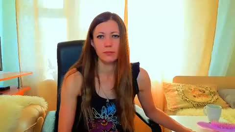 Mia online show from 06/08/26, 12:47