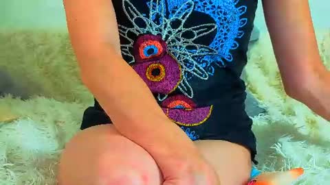 Mia online show from 06/11/26, 03:37
