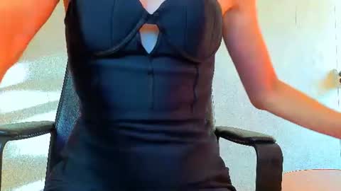 Mia online show from 06/26/26, 12:15