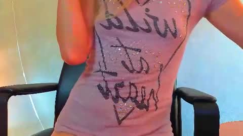 Mia online show from 07/08/26, 12:26