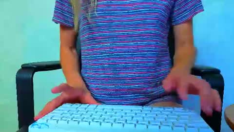 Mia online show from 07/08/26, 12:31