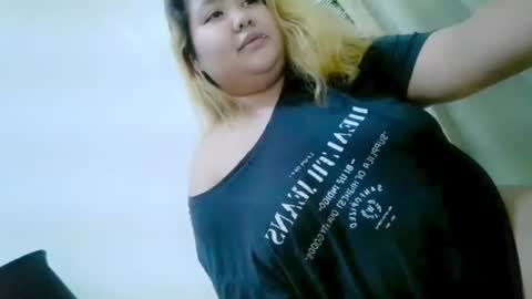 Snapshot of bombastic_darla chatting on 09/13/25, 10:42 bombastic_darla online show from 09/13/25, 10:42