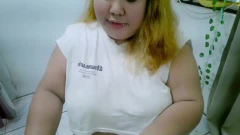 Snapshot of bombastic_darla chatting on 09/28/25, 03:01 bombastic_darla online show from 09/28/25, 03:01