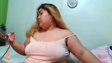 Snapshot of bombastic_darla chatting on 11/12/25, 02:28 bombastic_darla online show from 11/12/25, 02:28