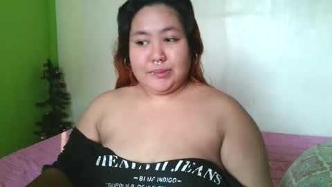 Snapshot of bombastic_darla chatting on 11/24/25, 02:22 bombastic_darla online show from 11/24/25, 02:22