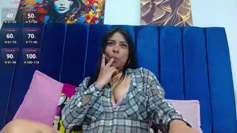 Snapshot of bombom_brown1 chatting on 05/19/26, 08:26 bombom_brown1 online show from 05/19/26, 08:26