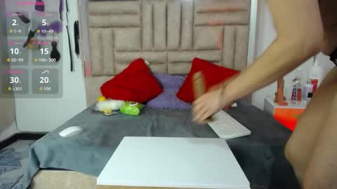 Snapshot of bombom_lux chatting on 03/10/26, 04:06 bombom_lux online show from 03/10/26, 04:06