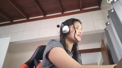 Snapshot of bombomepimenta chatting on 10/18/25, 02:18 bombomepimenta online show from 10/18/25, 02:18