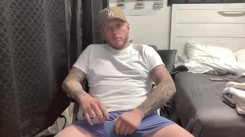 Snapshot of boner4you1994 chatting on 10/10/25, 04:00 boner4you1994 online show from 10/10/25, 04:00