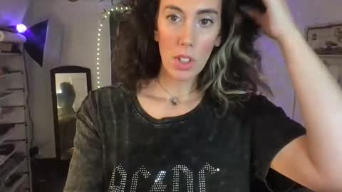 Bonnie online show from 01/14/25, 08:26