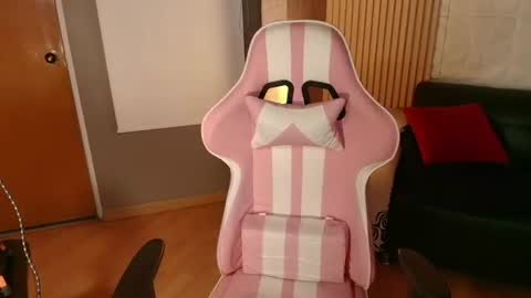 bonnali_lune online show from 06/13/26, 04:43