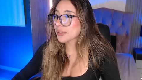 bonnali_lune online show from 07/18/26, 12:59