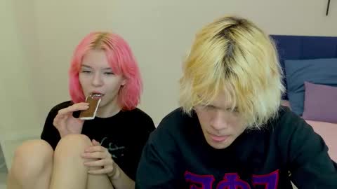 Snapshot of bonnie_and_c1yde chatting on 10/22/25, 05:13 Jessy Mark online show from 10/22/25, 05:13