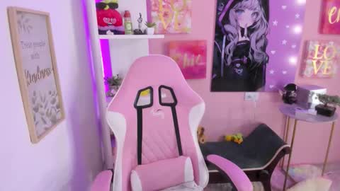 Snapshot of bonnie_benet chatting on 10/21/25, 04:13 Bonnie online show from 10/21/25, 04:13