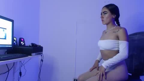 Bonnie online show from 11/25/25, 01:33