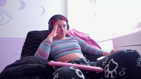 Bonnie Help me reach 500 likes online show from 10/06/25, 05:43