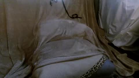 Snapshot of bonnieanclyde09 chatting on 10/16/25, 05:36 bonnieanclyde09 online show from 10/16/25, 05:36