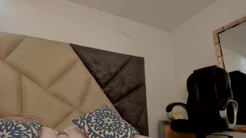   online show from 11/26/25, 12:00