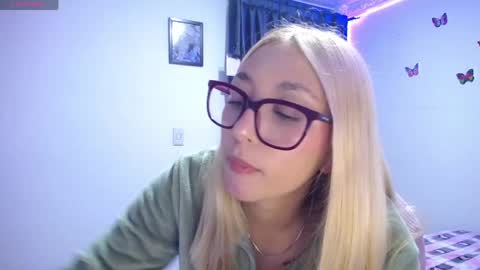 Soffy Brooks Independent model online show from 04/18/26, 04:49