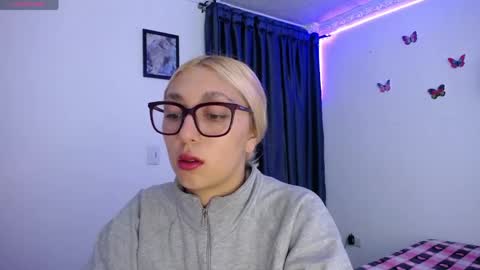 Soffy Brooks Independent model online show from 04/28/26, 04:17