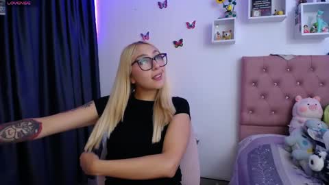 Soffy Brooks Independent model online show from 05/08/26, 03:56