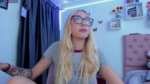 Soffy Brooks Independent model online show from 05/19/26, 03:46