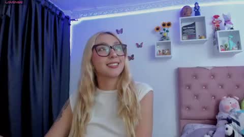 Soffy Brooks Independent model online show from 05/28/26, 04:10