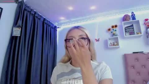 Soffy Brooks Independent model online show from 05/31/26, 06:42