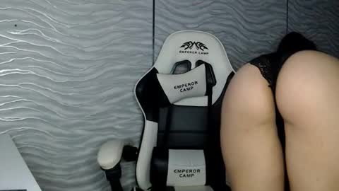 Snapshot of bonny_klyde95 chatting on 10/13/25, 11:54 bonny_klyde95 online show from 10/13/25, 11:54