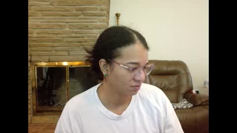 Snapshot of bonvivantb chatting on 11/14/25, 02:05 Queen Bon Vivantt online show from 11/14/25, 02:05