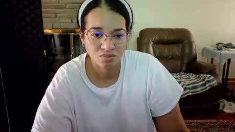 Snapshot of bonvivantb chatting on 12/01/25, 02:00 Queen Bon Vivantt online show from 12/01/25, 02:00