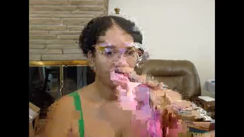 Snapshot of bonvivantb chatting on 12/18/25, 03:07 Queen Bon Vivantt online show from 12/18/25, 03:07