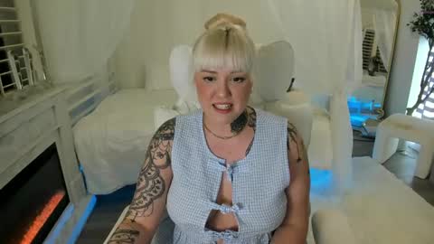 Snapshot of boobznbeer chatting on 02/23/25, 03:13 Miley online show from 02/23/25, 03:13