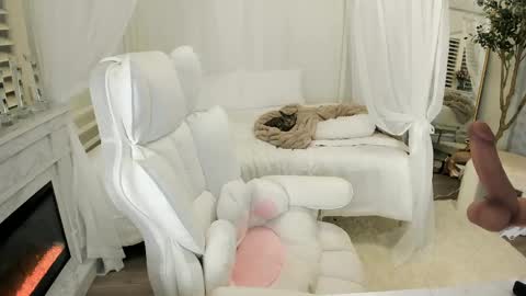 Snapshot of boobznbeer chatting on 02/26/25, 02:26 Miley online show from 02/26/25, 02:26