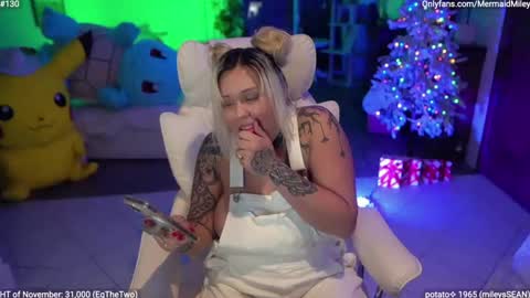 Snapshot of boobznbeer chatting on 11/23/25, 07:30 Miley online show from 11/23/25, 07:30