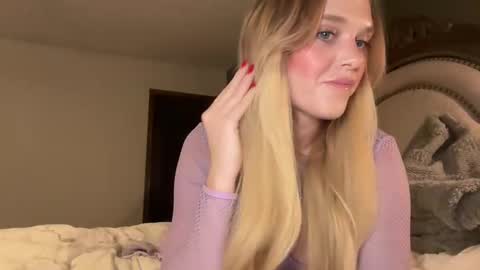 Snapshot of booksnlooksgirl chatting on 01/08/25, 03:08 booksnlooksgirl online show from 01/08/25, 03:08