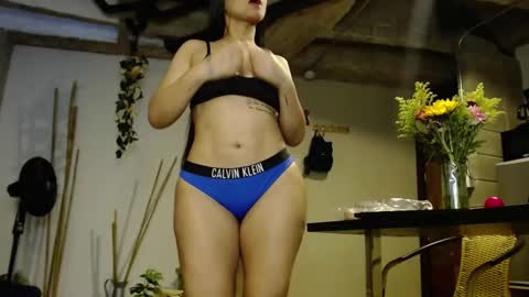 Snapshot of booty_bomb69 chatting on 10/03/25, 09:45 MARIANA online show from 10/03/25, 09:45