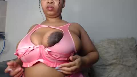 Snapshot of bootybangerxxx2 chatting on 11/07/25, 02:11 bootybangerxxx2 online show from 11/07/25, 02:11